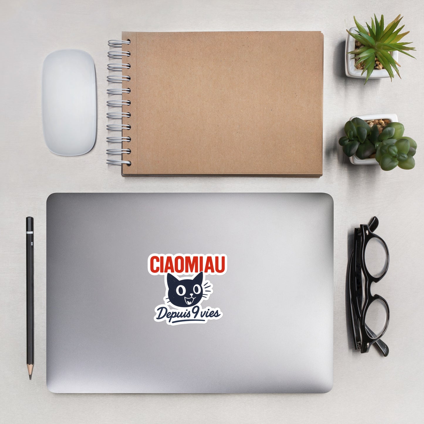 CiaoMiau Katzen-Sticker mit Retro-Design auf Laptop – hochwertiger Vinyl-Aufkleber